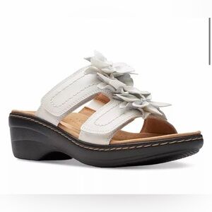 Clarks Women's leather White Floral Sandals like new size 8
